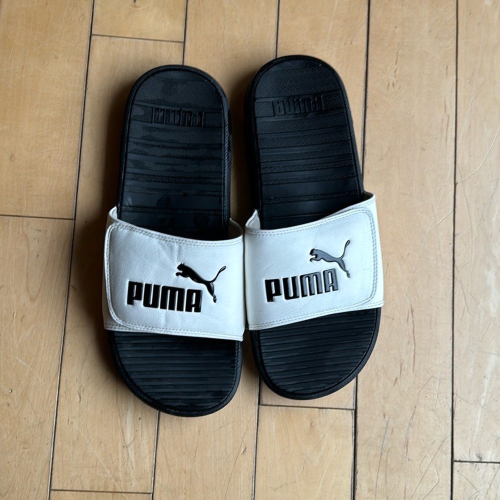 Men’s size 9 Puma Velcro slides